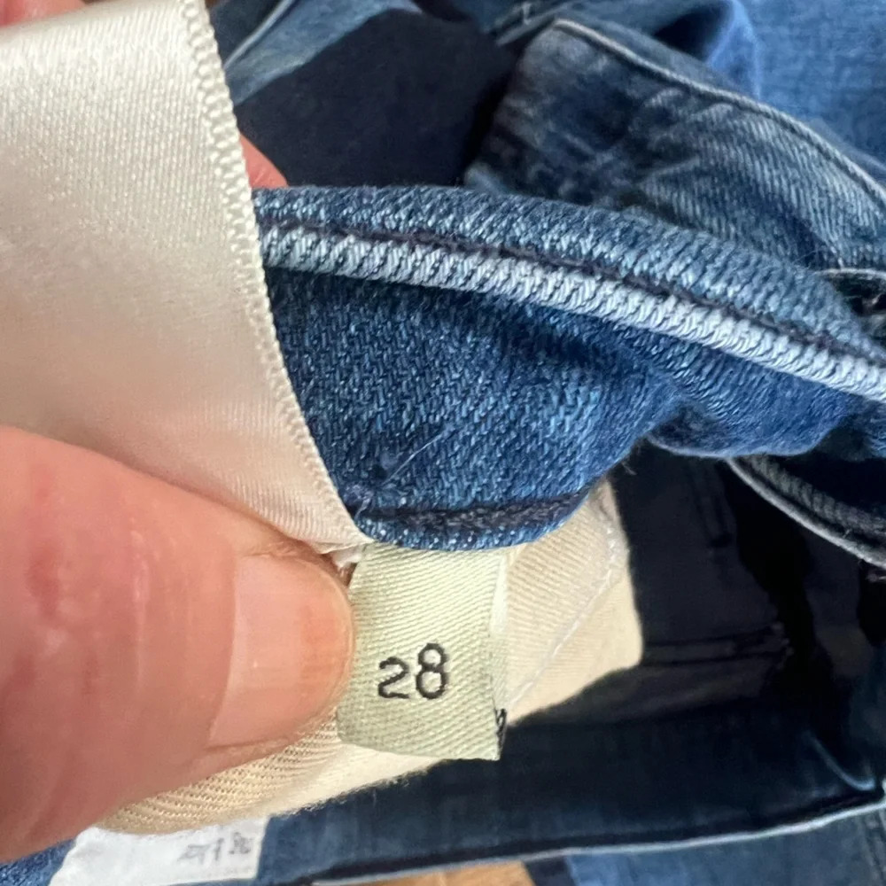 Rag and Bone jeans size 28. Excellent condition no stains or imperfections. - Picture 9 of 15